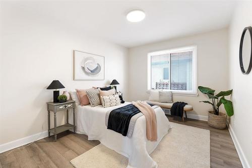1083 Inkster Boulevard, Winnipeg, MB - Indoor Photo Showing Bedroom