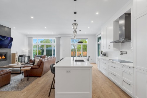 Cuisine - 281 Westcroft Road, Beaconsfield, QC - Indoor With Fireplace