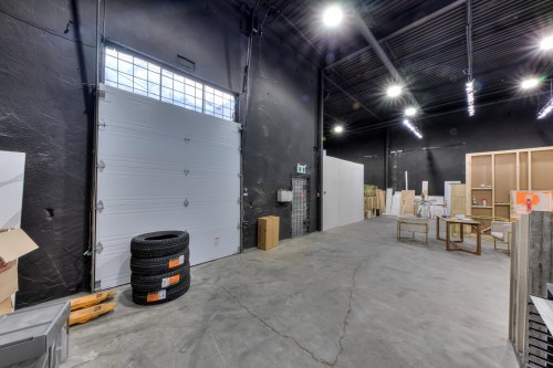 Entrepôt - 2473  - 2475 Rue Guénette, Montréal (Saint-Laurent), QC - Indoor Photo Showing Garage