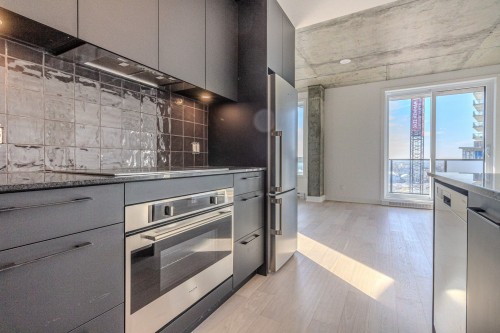 Cuisine - 824-7227 Boul. Newman, Montréal (Lasalle), QC - Indoor Photo Showing Kitchen