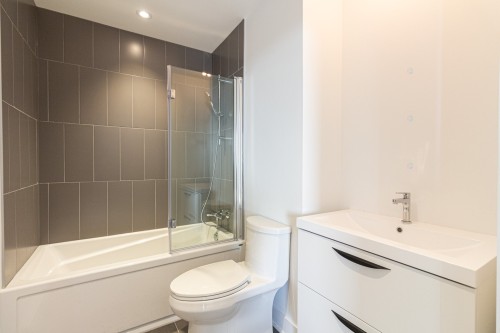 Salle de bains - 824-7227 Boul. Newman, Montréal (Lasalle), QC - Indoor Photo Showing Bathroom