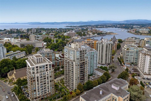 604-751 Fairfield Rd  Victoria, BC V8W 4A4
