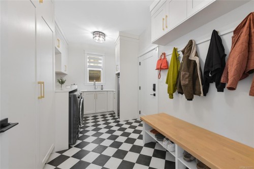 25 Howe St, Victoria, BC 