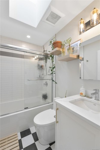 25 Howe St, Victoria, BC 