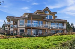 303-439 College Rd Qualicum Beach, BC V9K 0B2