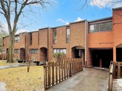 4-374 Driftwood Avenue Toronto, ON M3N 2P5