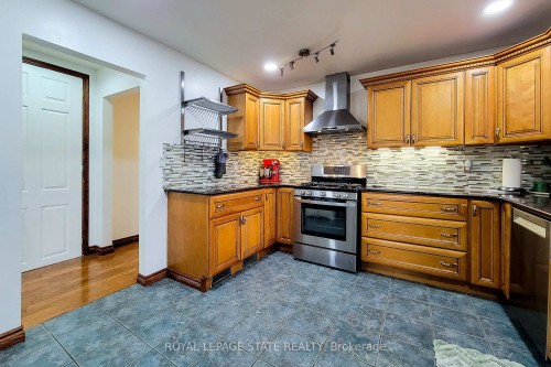 114 Juanita Drive, Hamilton, ON - Indoor Photo Showing Kitchen