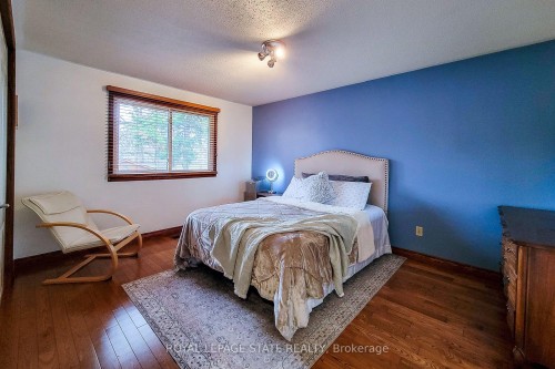 114 Juanita Drive, Hamilton, ON - Indoor Photo Showing Bedroom