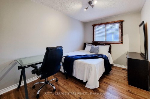 114 Juanita Drive, Hamilton, ON - Indoor Photo Showing Bedroom