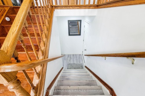114 Juanita Drive, Hamilton, ON - Indoor Photo Showing Other Room