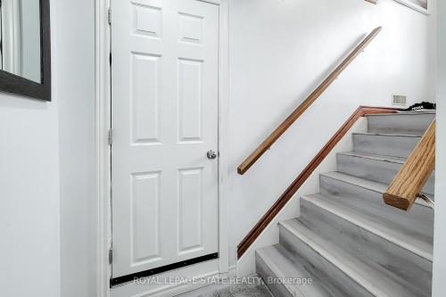 114 Juanita Drive, Hamilton, ON - Indoor Photo Showing Other Room
