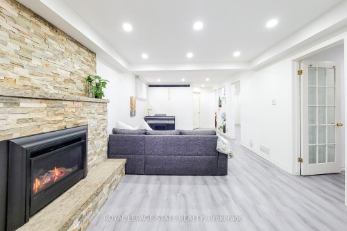 114 Juanita Drive, Hamilton, ON - Indoor Photo Showing Living Room With Fireplace