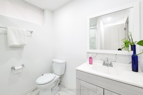 114 Juanita Drive, Hamilton, ON - Indoor Photo Showing Bathroom