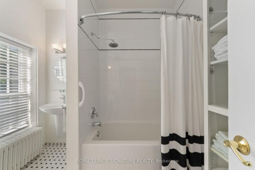 3804 Main Street, Lincoln, ON - Indoor Photo Showing Bathroom