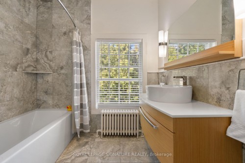 3804 Main Street, Lincoln, ON - Indoor Photo Showing Bathroom