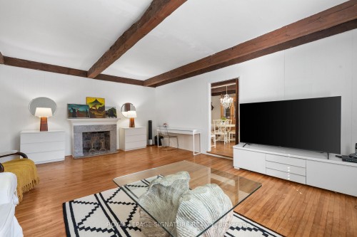 3804 Main Street, Lincoln, ON - Indoor Photo Showing Living Room With Fireplace