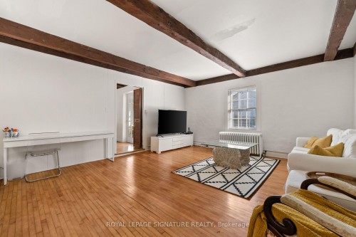 3804 Main Street, Lincoln, ON - Indoor Photo Showing Living Room