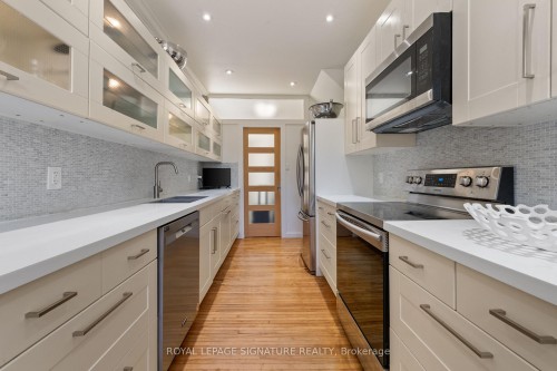 3804 Main Street, Lincoln, ON - Indoor Photo Showing Kitchen With Double Sink With Upgraded Kitchen