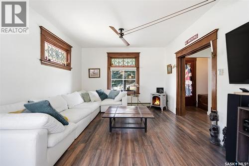 160 Elgin Crescent, Lumsden, SK - Indoor Photo Showing Living Room