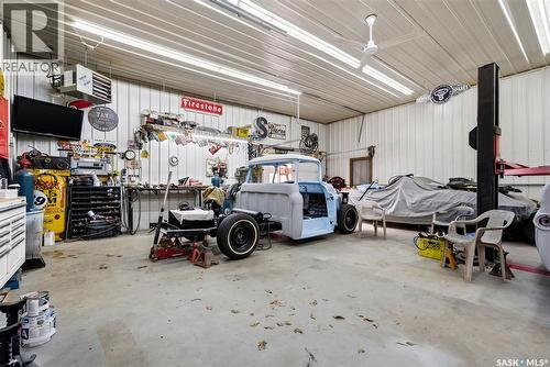 160 Elgin Crescent, Lumsden, SK - Indoor Photo Showing Garage