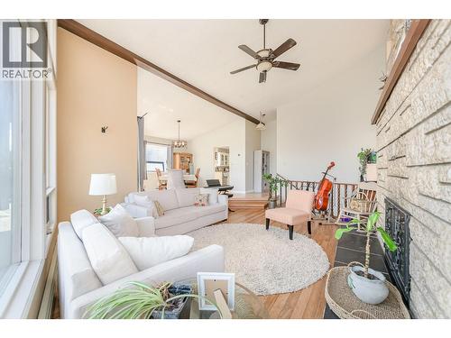 3668 Trinity Valley Road, Enderby, BC - Indoor Photo Showing Living Room