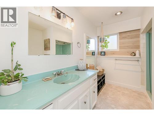 3668 Trinity Valley Road, Enderby, BC - Indoor Photo Showing Bathroom