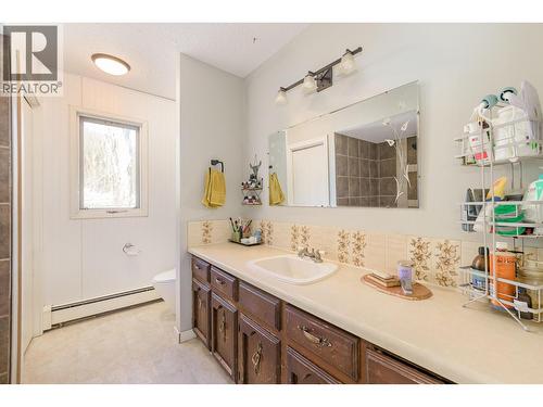 3668 Trinity Valley Road, Enderby, BC - Indoor Photo Showing Bathroom