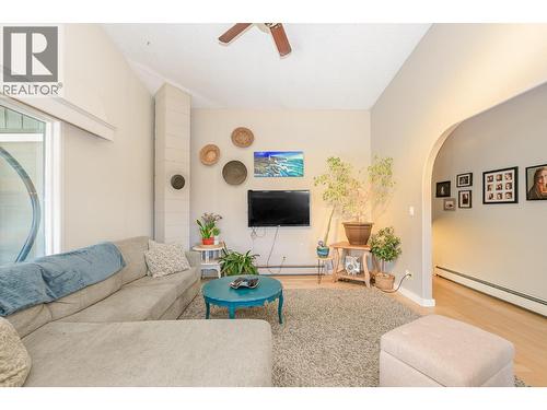 3668 Trinity Valley Road, Enderby, BC - Indoor Photo Showing Living Room