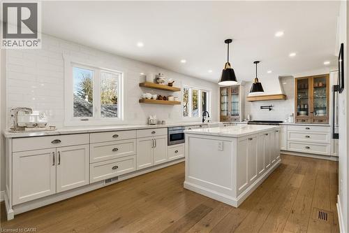 204 Falling Brook Drive, Ancaster, ON - Indoor Photo Showing Kitchen With Upgraded Kitchen