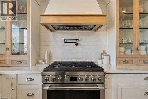 204 Falling Brook Drive, Ancaster, ON - Indoor Photo Showing Kitchen