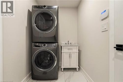 204 Falling Brook Drive, Ancaster, ON - Indoor Photo Showing Laundry Room