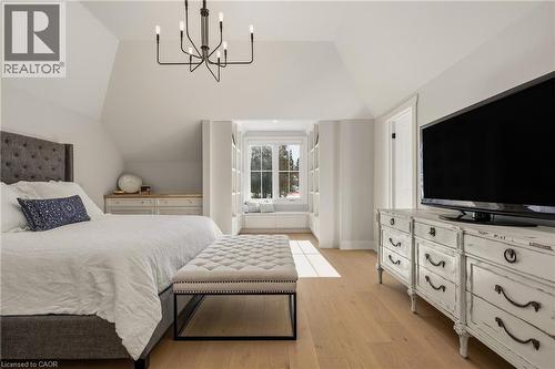 204 Falling Brook Drive, Ancaster, ON - Indoor Photo Showing Bedroom