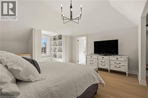 204 Falling Brook Drive, Ancaster, ON - Indoor Photo Showing Bedroom