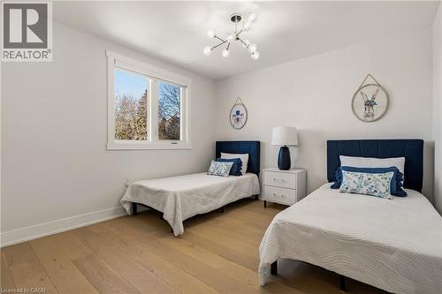 204 Falling Brook Drive, Ancaster, ON - Indoor Photo Showing Bedroom