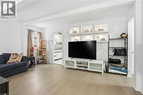 4 Hilda Street, St. Catharines, ON - Indoor Photo Showing Living Room