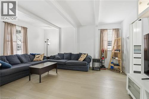 4 Hilda Street, St. Catharines, ON - Indoor Photo Showing Living Room
