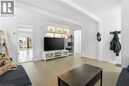 4 Hilda Street, St. Catharines, ON - Indoor Photo Showing Living Room