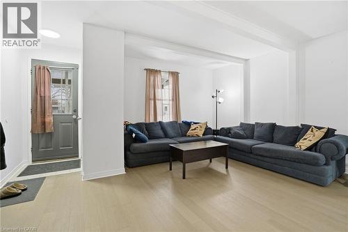 4 Hilda Street, St. Catharines, ON - Indoor Photo Showing Living Room
