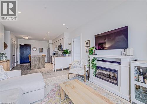 50 Grand Avenue S Unit# 609, Cambridge, ON - Indoor Photo Showing Living Room