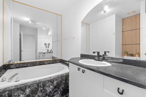 Salle de bains - 851 Rue Primeau, Saint-Eustache, QC - Indoor Photo Showing Bathroom