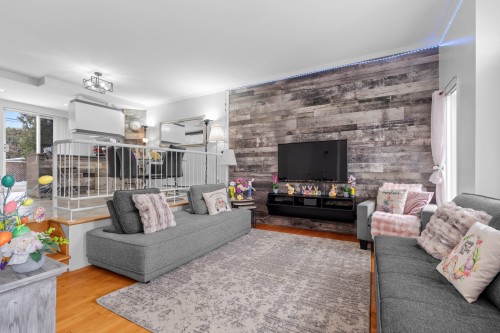 Salle familiale - 851 Rue Primeau, Saint-Eustache, QC - Indoor Photo Showing Living Room With Fireplace