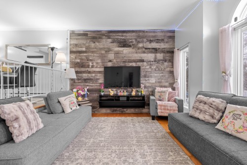 Salle familiale - 851 Rue Primeau, Saint-Eustache, QC - Indoor Photo Showing Living Room With Fireplace