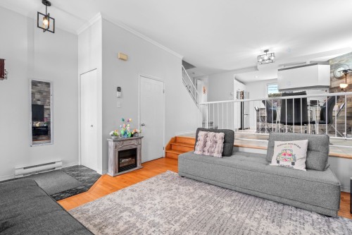 Salle familiale - 851 Rue Primeau, Saint-Eustache, QC - Indoor