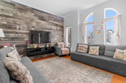 Salle familiale - 851 Rue Primeau, Saint-Eustache, QC - Indoor Photo Showing Living Room With Fireplace