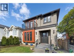 3233 GRANT STREET  Vancouver, BC V5K 3J1