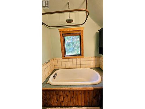 8496 B Procter Road E, Procter, BC - Indoor Photo Showing Bathroom