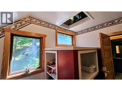 8496 B Procter Road E, Procter, BC - Indoor Photo Showing Other Room