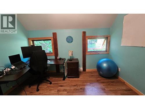 8496 B Procter Road E, Procter, BC - Indoor Photo Showing Office