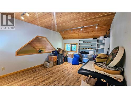 8496 B Procter Road E, Procter, BC - Indoor