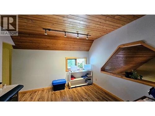 8496 B Procter Road E, Procter, BC - Indoor Photo Showing Other Room